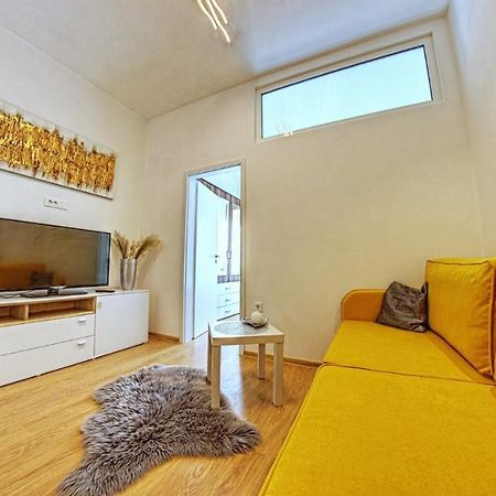 Caligula City Center Apartment พูลา ภายนอก รูปภาพ