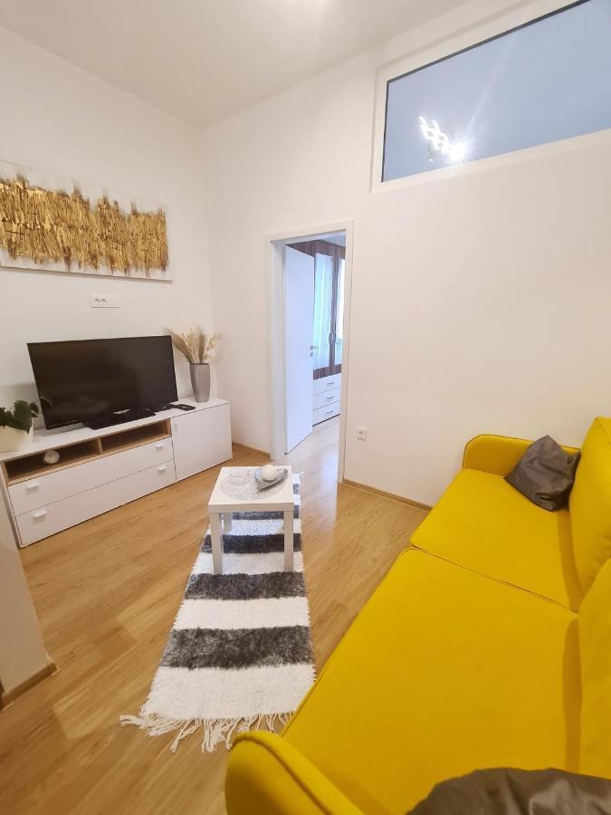 Caligula City Center Apartment พูลา ภายนอก รูปภาพ