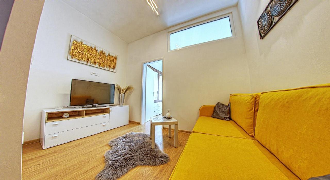 Caligula City Center Apartment พูลา ภายนอก รูปภาพ