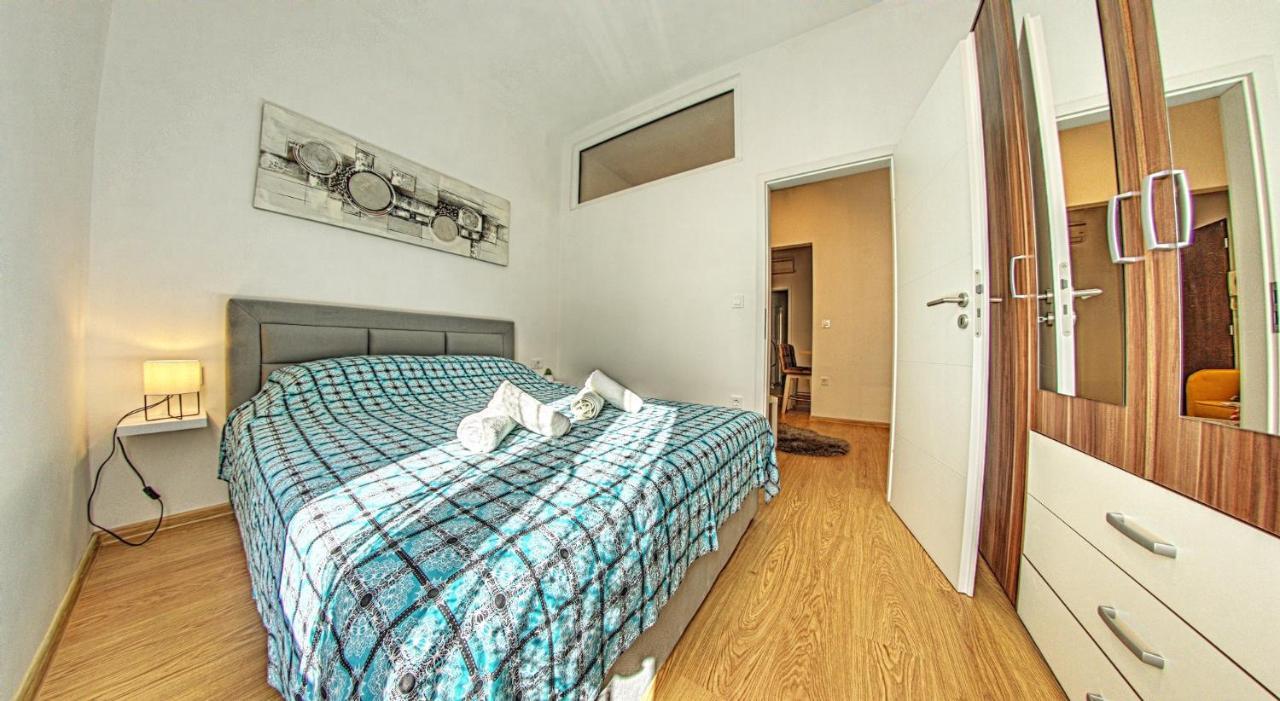 Caligula City Center Apartment พูลา ภายนอก รูปภาพ