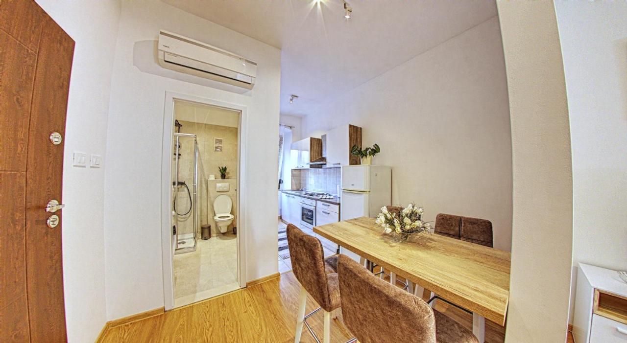 Caligula City Center Apartment พูลา ภายนอก รูปภาพ